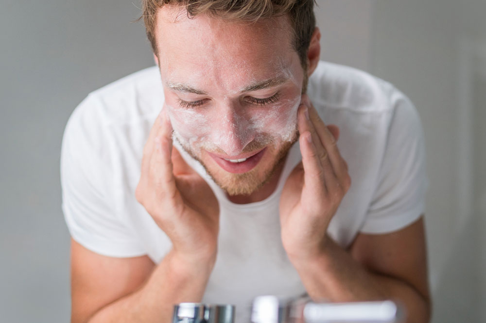 How to Prevent and Treat Acne Naturally