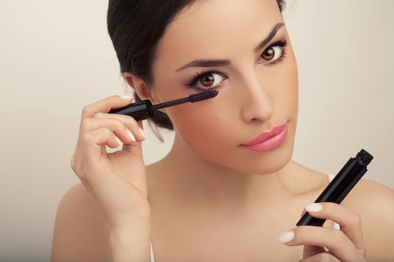 Pro Tips to Make Your Mascara Last Longer