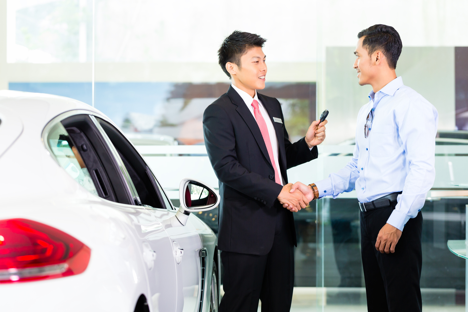 The Drawbacks of Financing vs. Leasing a Vehicle