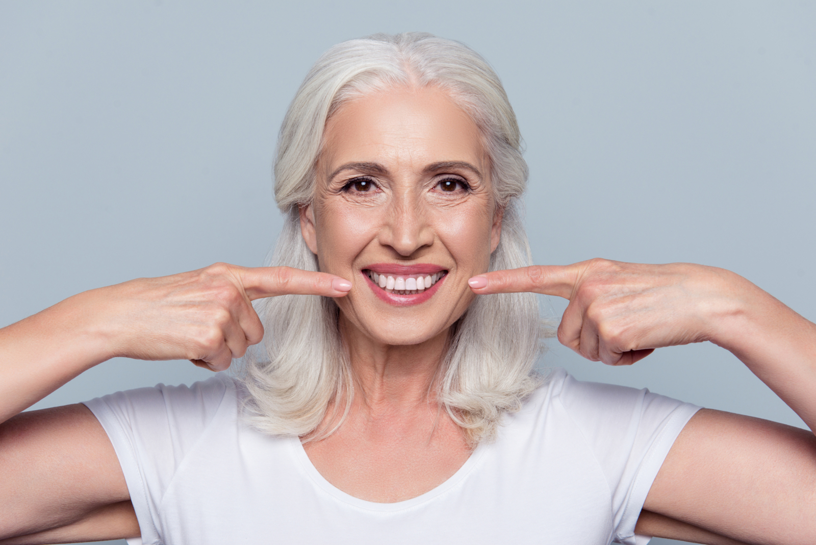 Dental Implants Or Dentures? Which One Should You Opt For?