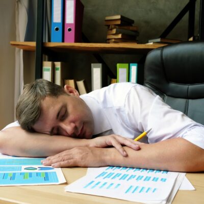 7 warning signs and 7 risk factors of Acute Myeloid Leukemia